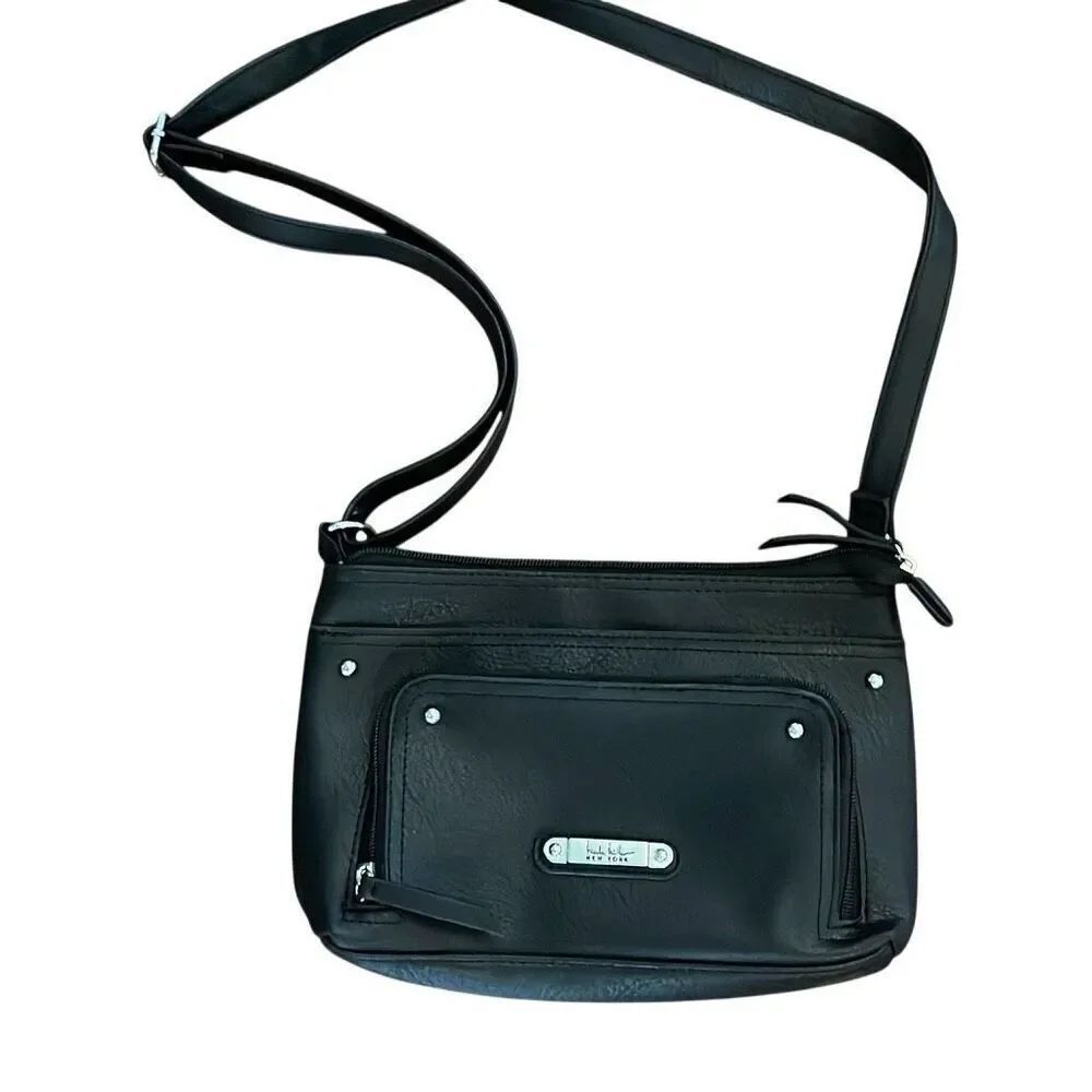 Nicole Miller Crossbody bag very good condition. Super cute.